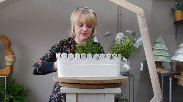 How to make a Table Centre Flower Arrangement - FLORISTRY/FLOWER ARRANGING - NO FLORAL FOAM смотреть онлайн