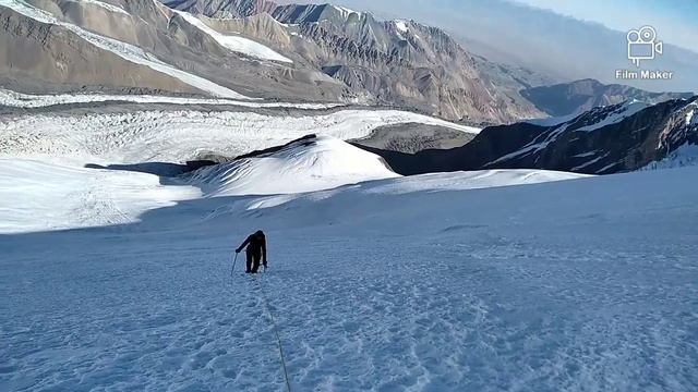 Восхождение на пик Ленина через скалы Липкина и центр северной стены.