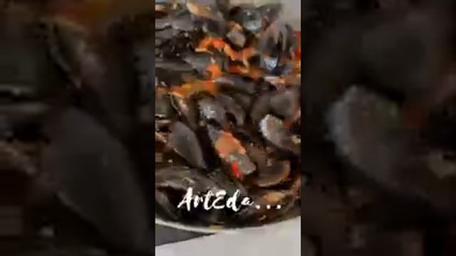 Мидии в томатном соусе/Mussels in tomato sauce