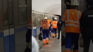 Мужчина упал на пути в метро, на станции Семёновская