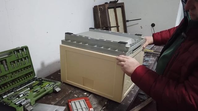 Виготовляю вулики з пінополіуретану ППУ. Виробництво вуликів з пінополіуретану / Оптиміст #31 смотреть онлайн