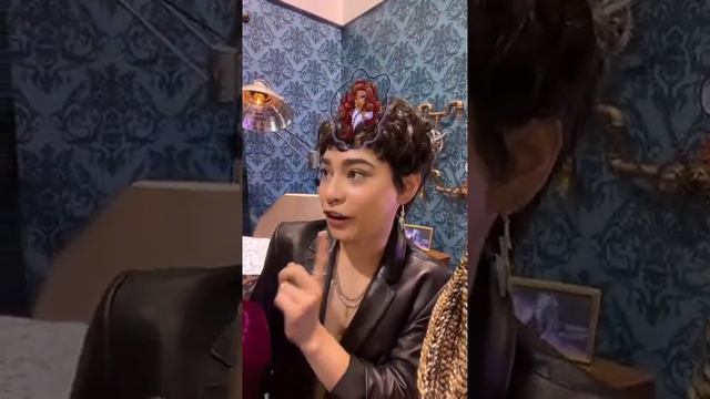 New monsterhigh cast tests out the scanner