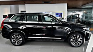 Volvo XC90 Ultimate Bright 2024. Роскошный гибридный внедорожник.