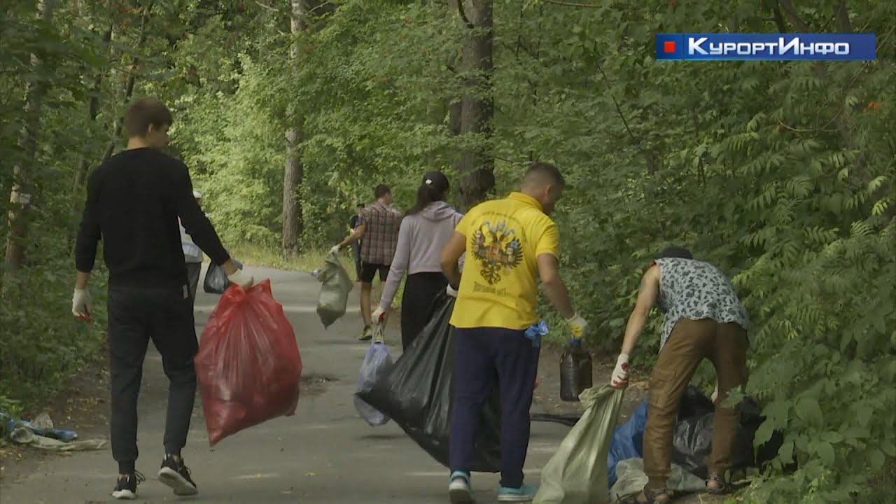 На территории лесопарка «Гагарка» состоялся эко-субботник