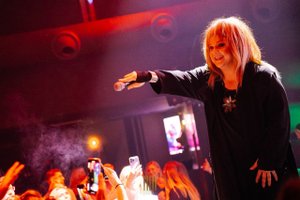 #МиллионАлыхРоз