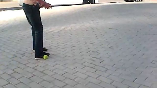 Как играть в маленьким мячиком смотреть онлайн