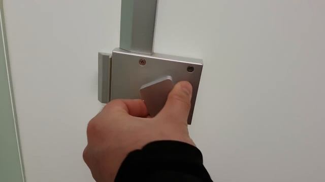 Защелка на стеклянной двери смотреть онлайн