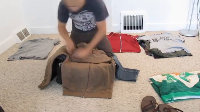 Как быстро и компактно упаковывать чемодан смотреть онлайн