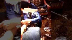 Ева делает массаж ног для тети Наташи:-)