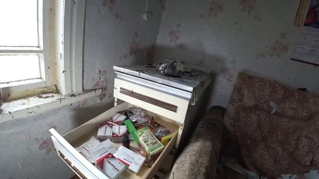 Хорошие, крепкие дома. До сих пор есть свет! В них ещё жить да жить! Покинутая деревня Рязанской об смотреть онлайн