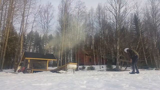 Setting sauna stove on fire with cash смотреть онлайн