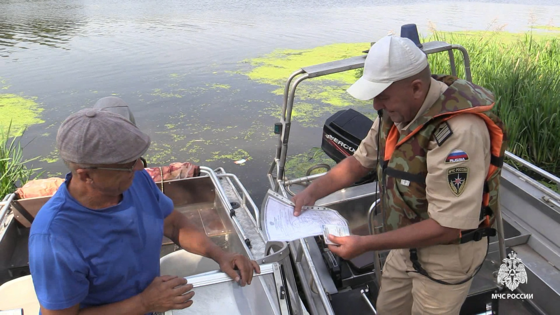 Инспекторы ГИМС контролируют судоводителей смотреть онлайн