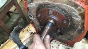 Разбор трактора т-25 продолжается.