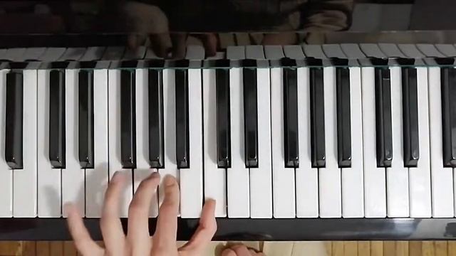 ??УПРАЖНЕНИЯ ДЛЯ СИЛЫ И ЦЕПКОСТИ ПАЛЬЦЕВ. Фиксируем большой палец на клавише и тренируем остальные.