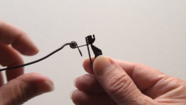 How To Assemble Your RØDE smartLAV+ Microphone смотреть онлайн