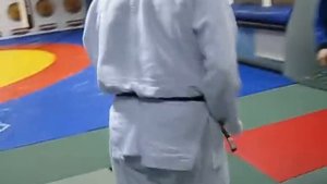 Контратака подсечкой от задней подножки.