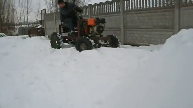 Минитрактор самодельный. Езда по сугробам смотреть онлайн
