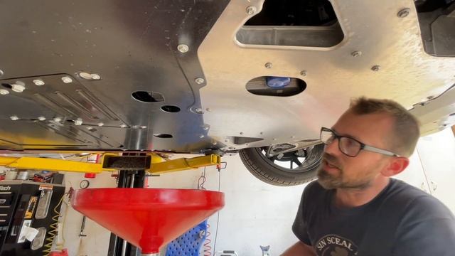 2023 C8 Corvette oil change, checking the oil, resetting the oil life (and launch??) смотреть онлайн