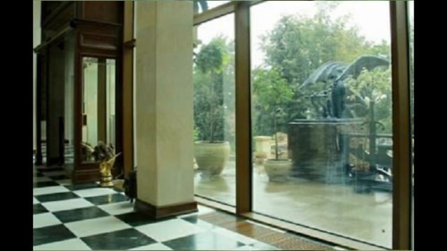  Алла Пугачева решила продать свой замок за 1 млрд. рублей