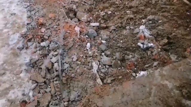 ДЕМОНТИРУЕМ СТАРЫЙ ФУНДАМЕНТ ТРАКТОРОМ,,КАТЕРПИЛЛЕР''