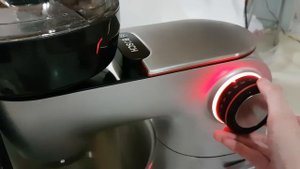Review: The Bosch OptiMUM Kitchen Machine (MUM9GX5S21) - Grated Almonds Biscuits