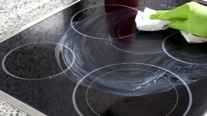 ПРОСТОЙ способ как и чем очистить стеклокерамическую кухонную плиту от жира