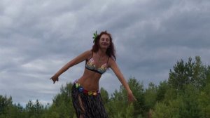 Танец на камне в заброшенном карьере