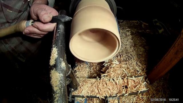 точим табакерку из больной березы...прикольно. смотреть онлайн