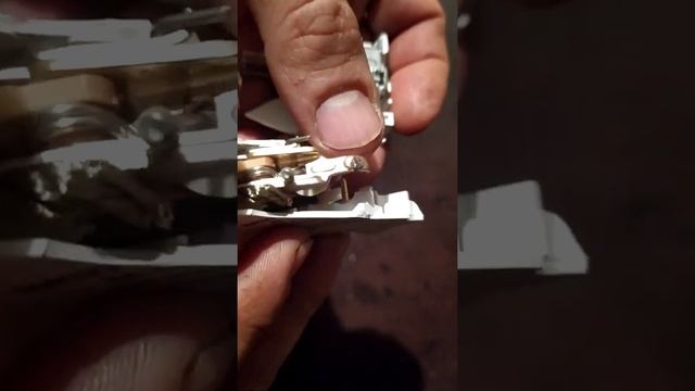 автомат включен напряжение подходит а света нет. смотреть онлайн