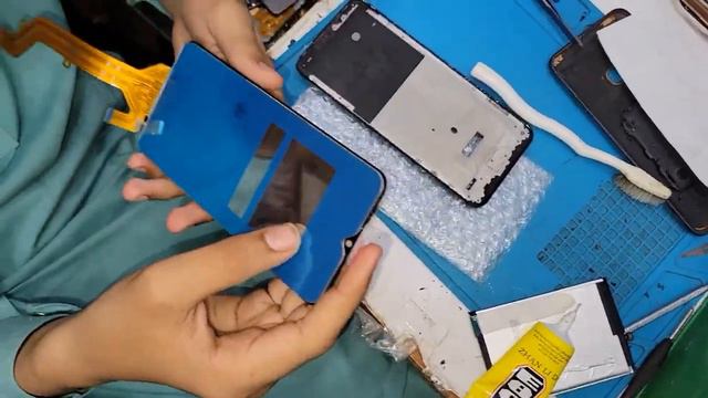 Замена экрана Repair Your Destroyed Tecno Spark Phone with an LCD Combo Replacement