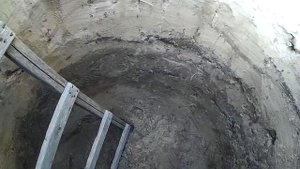 яма под туалет,выкопал за пару часов.