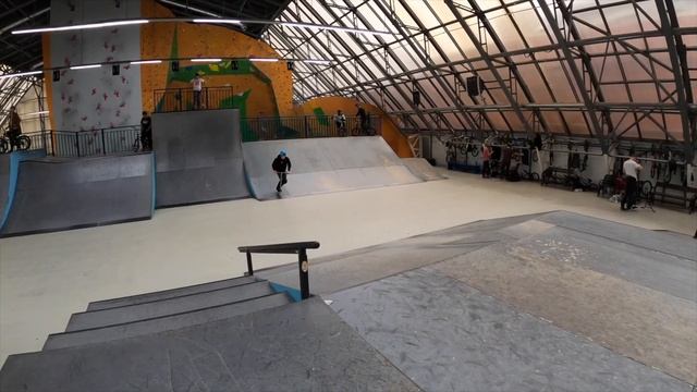 10 РАЗНЫХ ВИПОВ на САМОКАТЕ смотреть онлайн