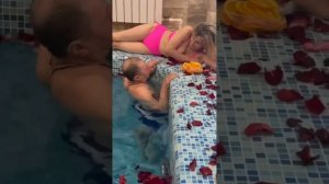 БЕЗУМНЫЙ ПАША. ОЛЕГ МОНГОЛ. ТАНЯ. САНЯ БЫК. ОТДЫХАЮТ В ЭЛИТНОЙ САУНЕ С БАСЕЙНОМ.