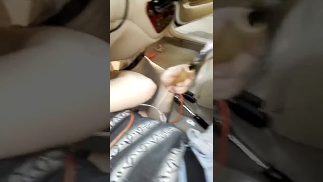 Замена радиатора печки Toyota Vista zzv50 - обрезка установочного пластика штатного радиатора смотреть онлайн