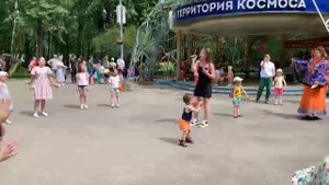 Центральный городской парк,песня из репертуара Валерия Леонтьева Дельтаплан поёт Елизавета