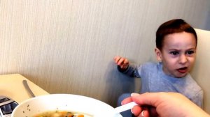 Ваня ест суп!)