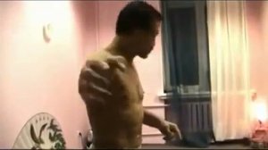 Поскуда! Тварь! Бросай булку!