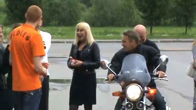 Деревянныи покатушки АЖ ВОЛОСЫ НАЗАД , не считая Директора смотреть онлайн