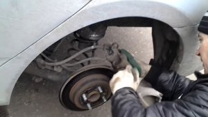 Замена задних колодок на Хендай Солярис.