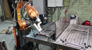 Сварка рам инсталляции для сантехники промышленным сварочным роботом GSK