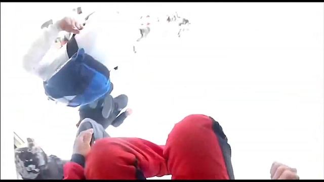 Шоу парашютистов: воздушные трюки