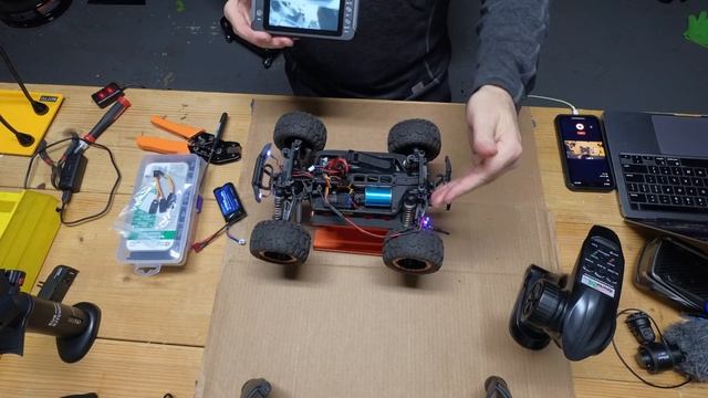 FPV RC Truck or Car Cam - Easy Install - No Extra Battery Required смотреть онлайн