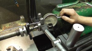Измеряем биение нового фланца КПП