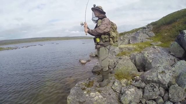 Здесь СТОЛЬКО РЫБЫ, что некуда девать! РЫБАЛКА в арктической тундре смотреть онлайн