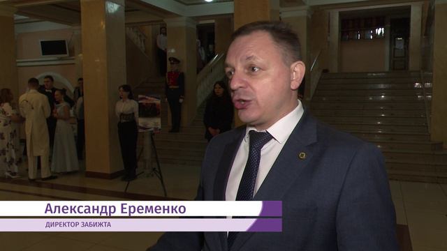 Студентка две недели искала платье для своего первого в жизни бала смотреть онлайн