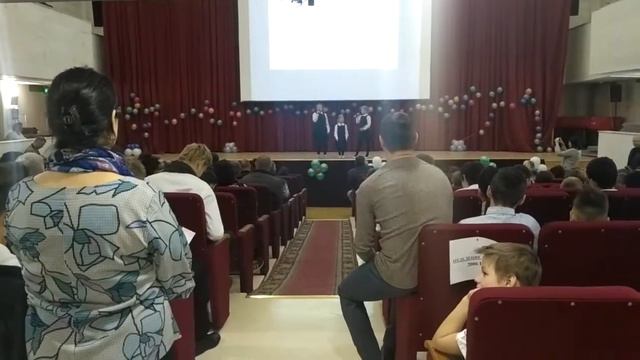 Сестры поют песню о маме. Дом Ученых в Бирюлево Восточное смотреть онлайн