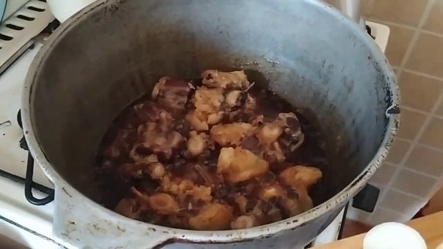 ДУМГАЗА - тушёные говяжьи хвосты с овощами ! Очень вкусный деликатес , тающий во рту !