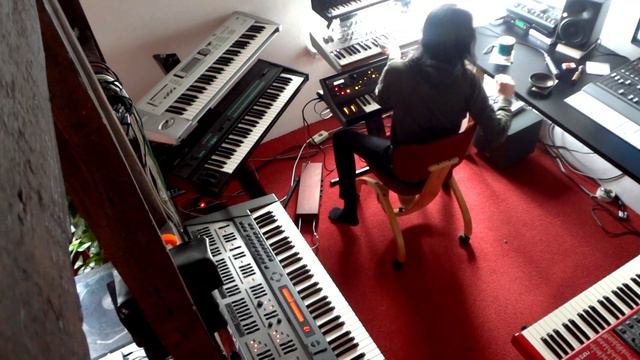 Ambient improvisation with Roland JD 800, Virus TI, Moog Little Phatty (by Phelios) смотреть онлайн