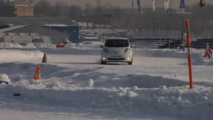 NISSAN LEAF   Нисан лиф Тест драйв  программы Москва рулит