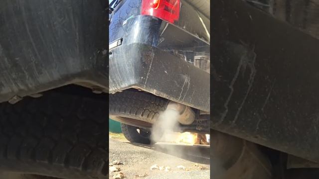 2010 Chevrolet Suburban cold start and low RPM revving смотреть онлайн